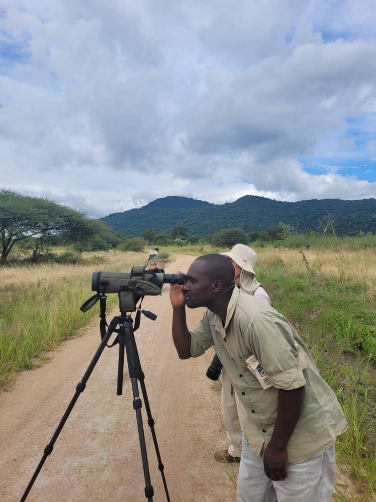 Spotting scope on the track